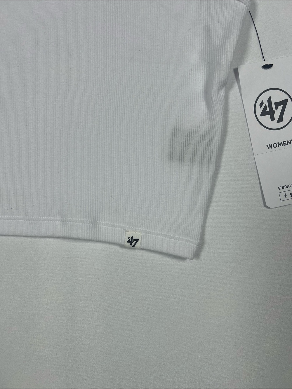 ‘47 Brand Women’s Mariners Cropped Team Ribbed Tank - Picture 4 of 6